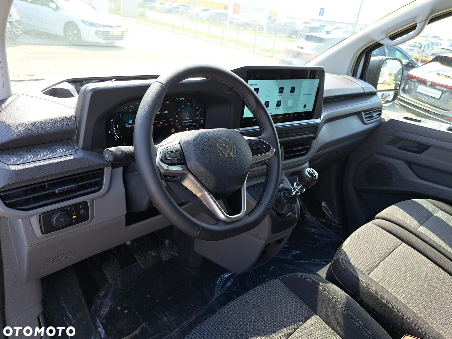 Volkswagen Caravelle - 11