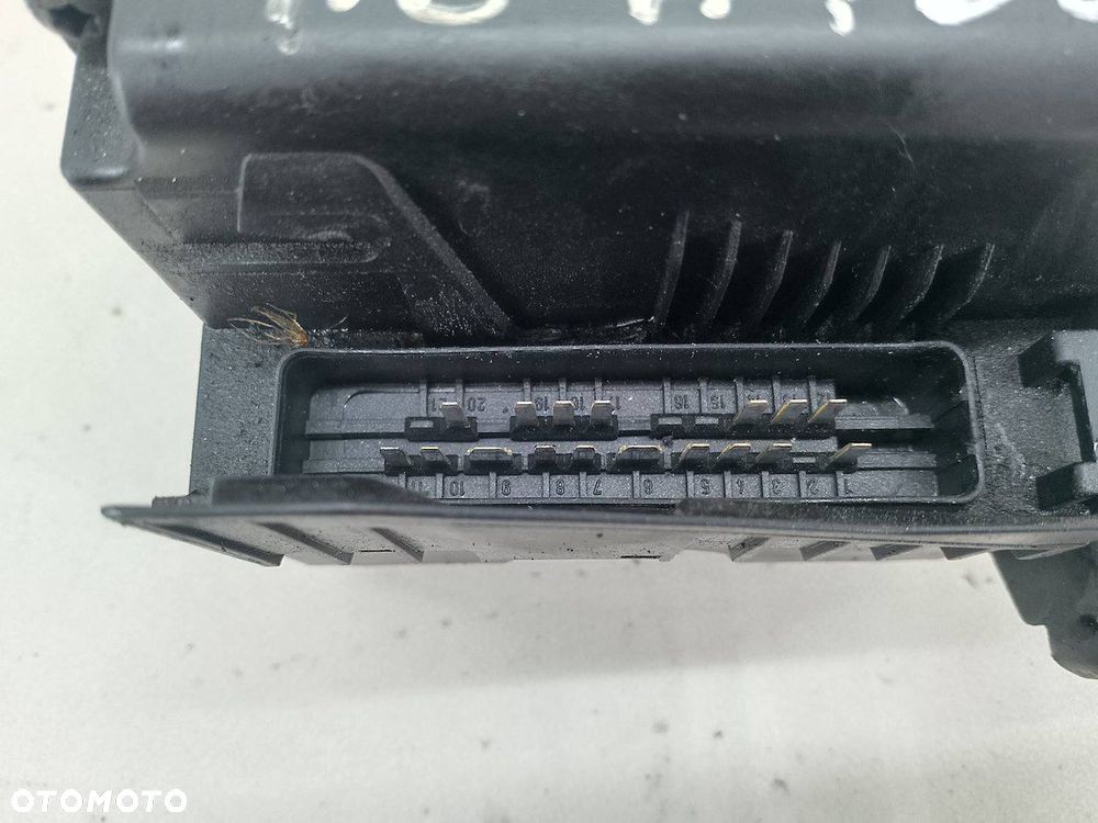 POMPA ABS AUDI A4 B5 1.8 BENZYNA KOMBI 8D0814111 - 2