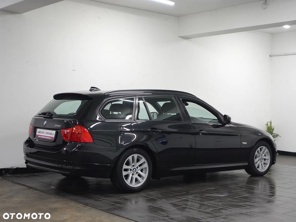 BMW Seria 3 318i Edition Sport - 9