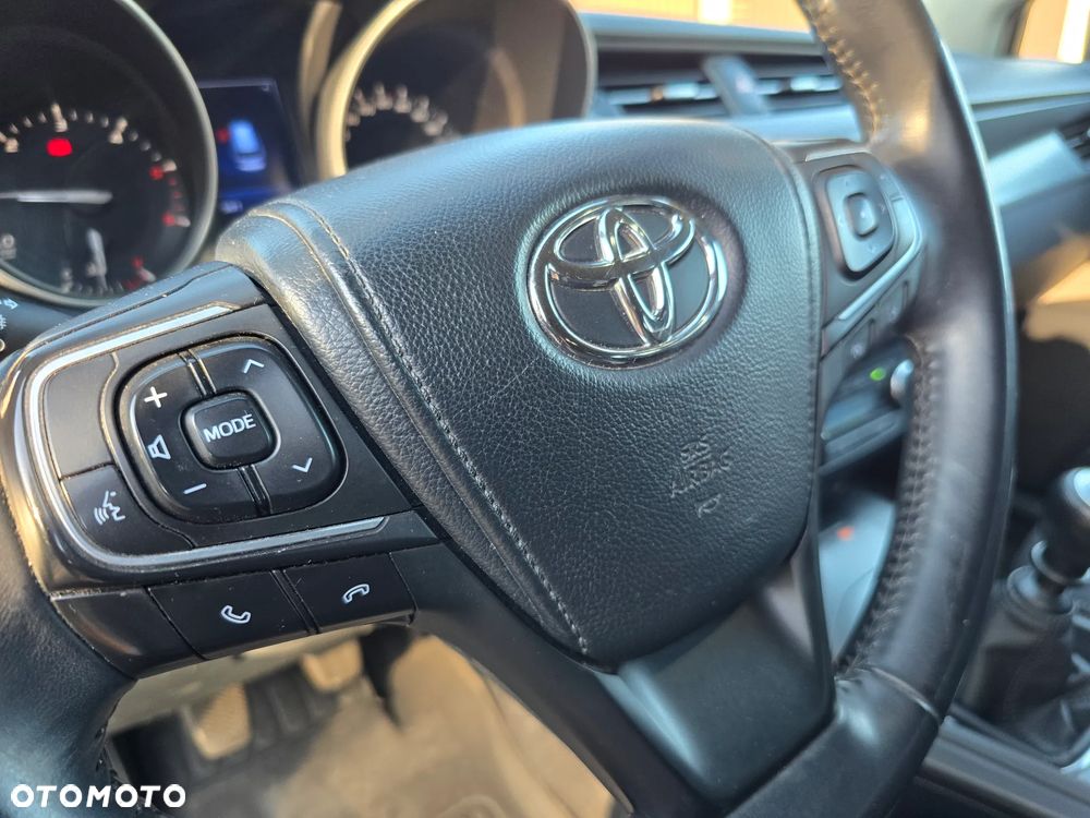 Toyota Avensis 2.0 D-4D Premium - 18