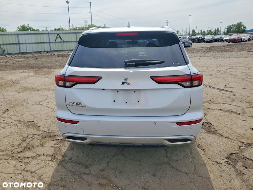 Mitsubishi Outlander - 5