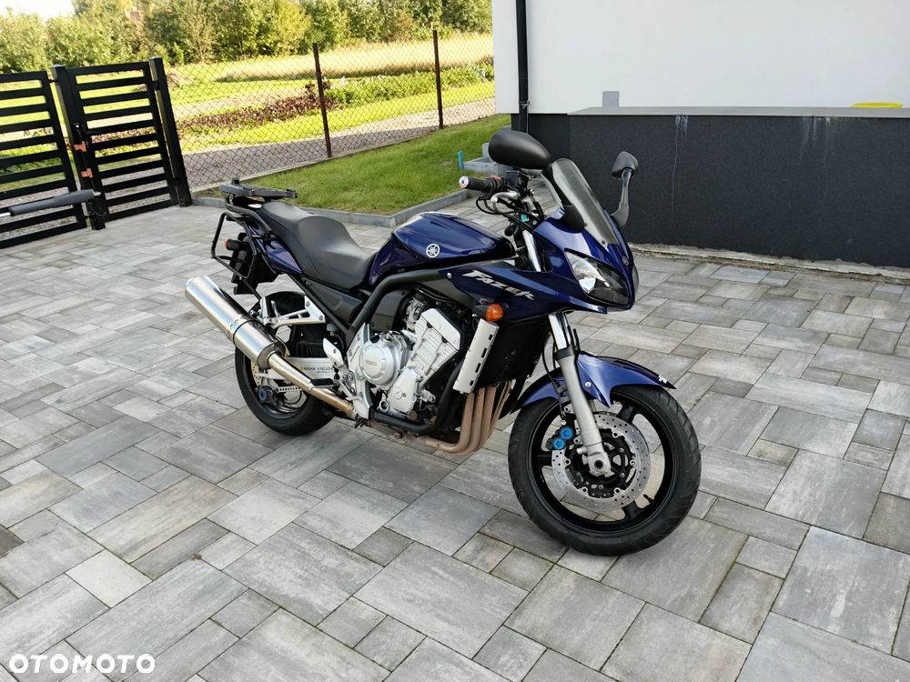 Yamaha FZS - 4