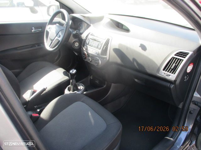 Hyundai i20 1.1 CRDi Blue Access+Bluetooth - 10