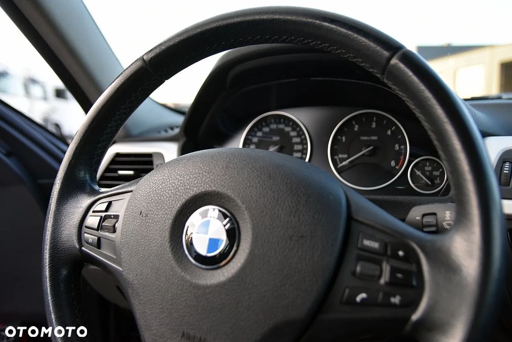 BMW Seria 3 320d - 34