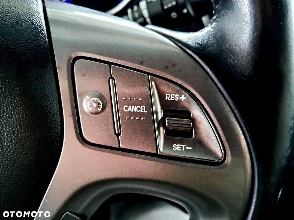 Hyundai ix35 1.7 CRDi 2WD blue Finale Gold - 13