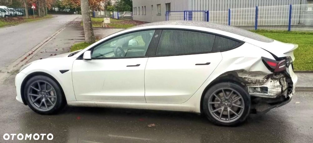 Tesla Model 3 Standard Range Plus - 3