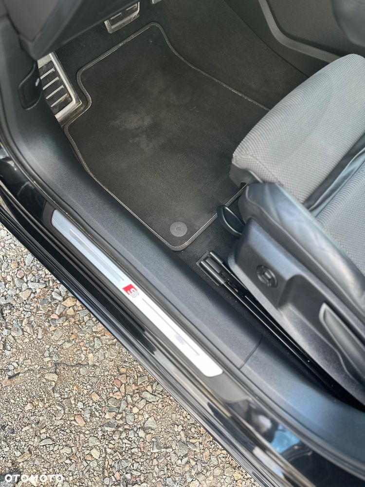 Audi A6 Avant 40 TDI quattro S tronic S line - 32