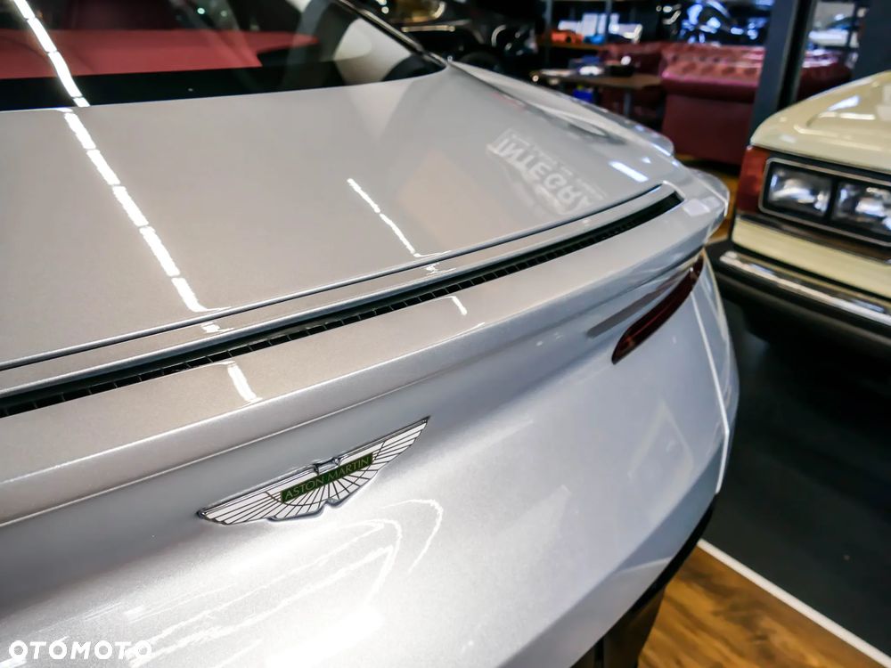 Aston Martin DB11 V12 AMR - 24