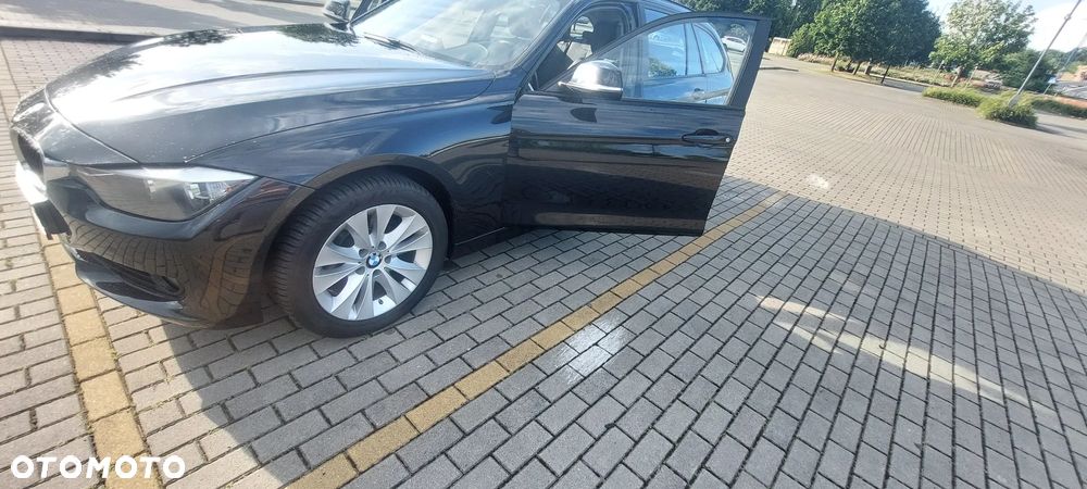 BMW Seria 3 318d EU6 - 3