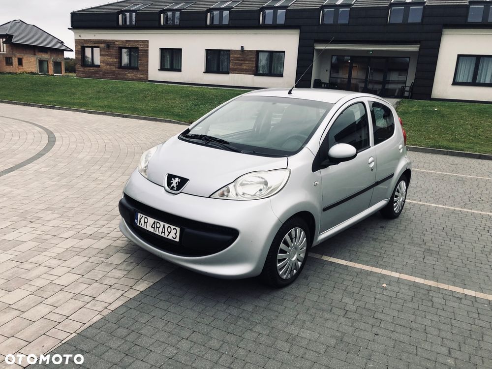 Peugeot 107 2008 photo 3