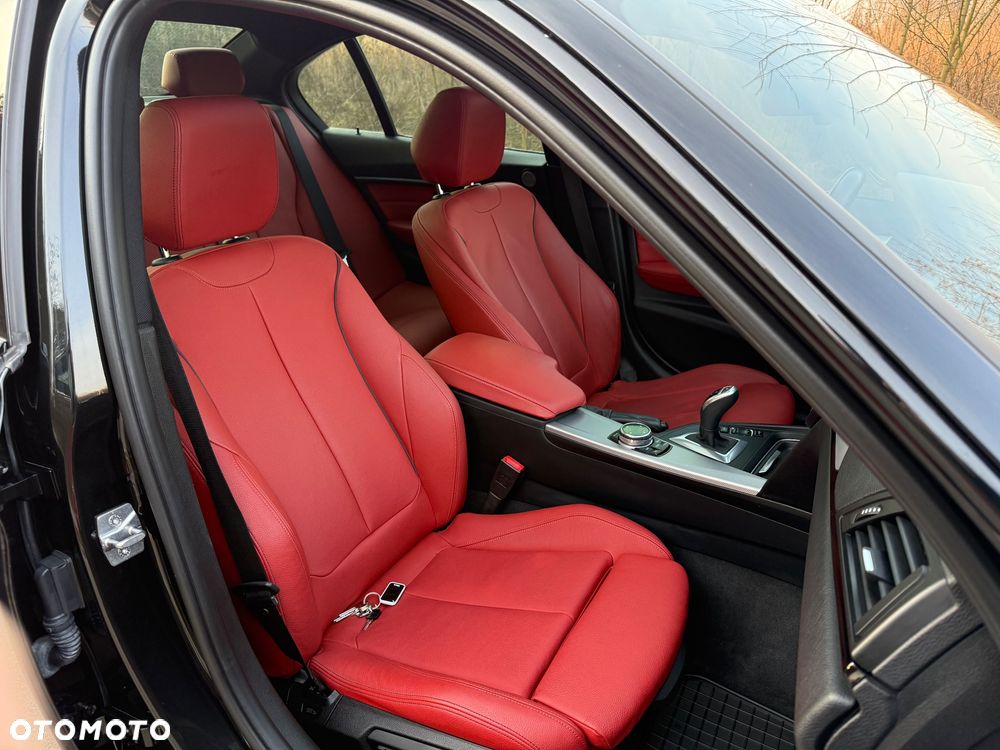 BMW Seria 3 335i Sport-Aut - 12