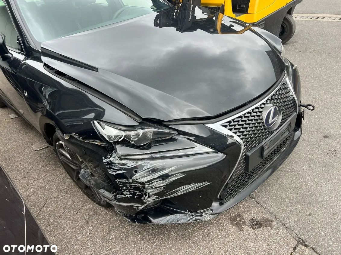 Lexus IS 300h F Sport - 1