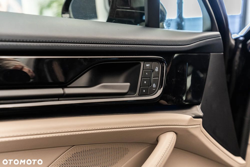 Porsche Panamera 4 E-Hybrid PHEV - 26