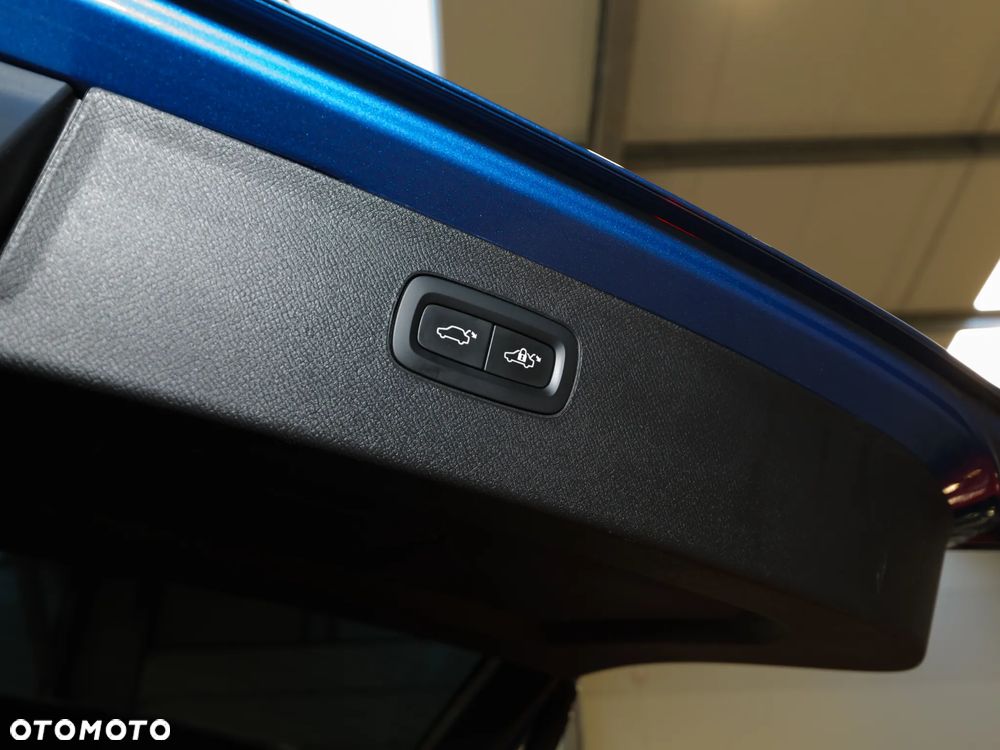 Volvo XC 90 D5 SCR AWD R-Design 7os - 38