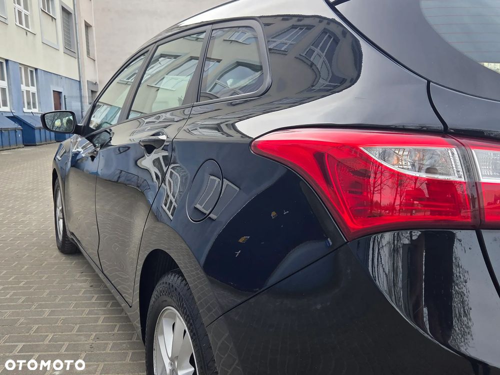 Hyundai i30 blue Kombi 1.6 CRDi Style - 16