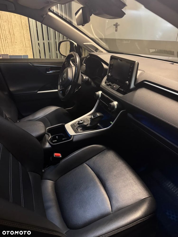 Toyota RAV4 - 6