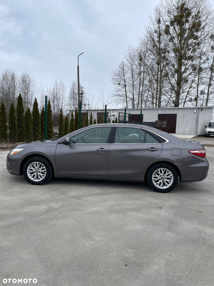 Toyota Camry - 5