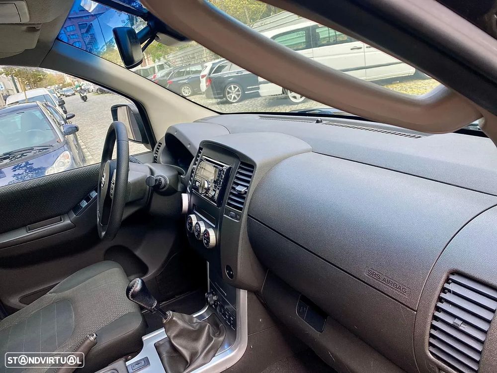 Nissan Navara 2.5 dCi CD XE 4WD - 25