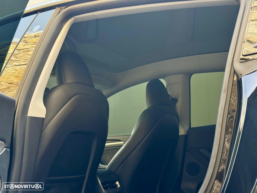 Tesla Model Y Long Range Dual Motor AWD - 53