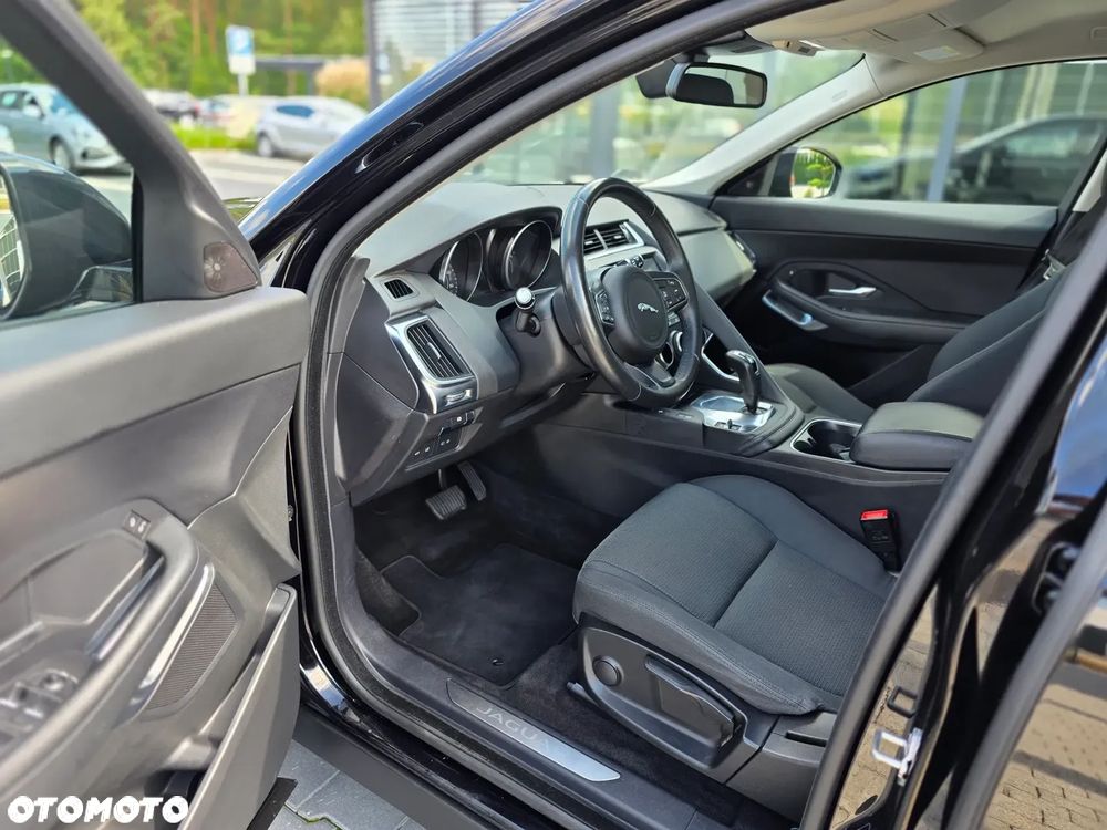 Jaguar E-Pace 2.0 i4P AWD R-Dynamic SE - 35
