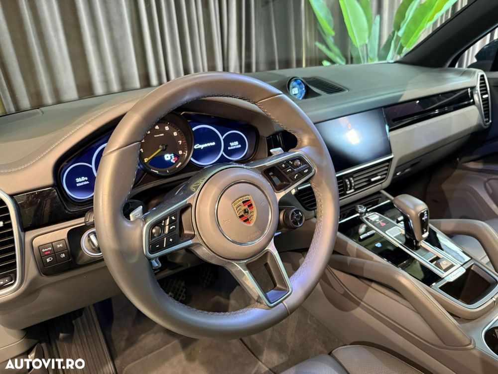 Porsche Cayenne - 11