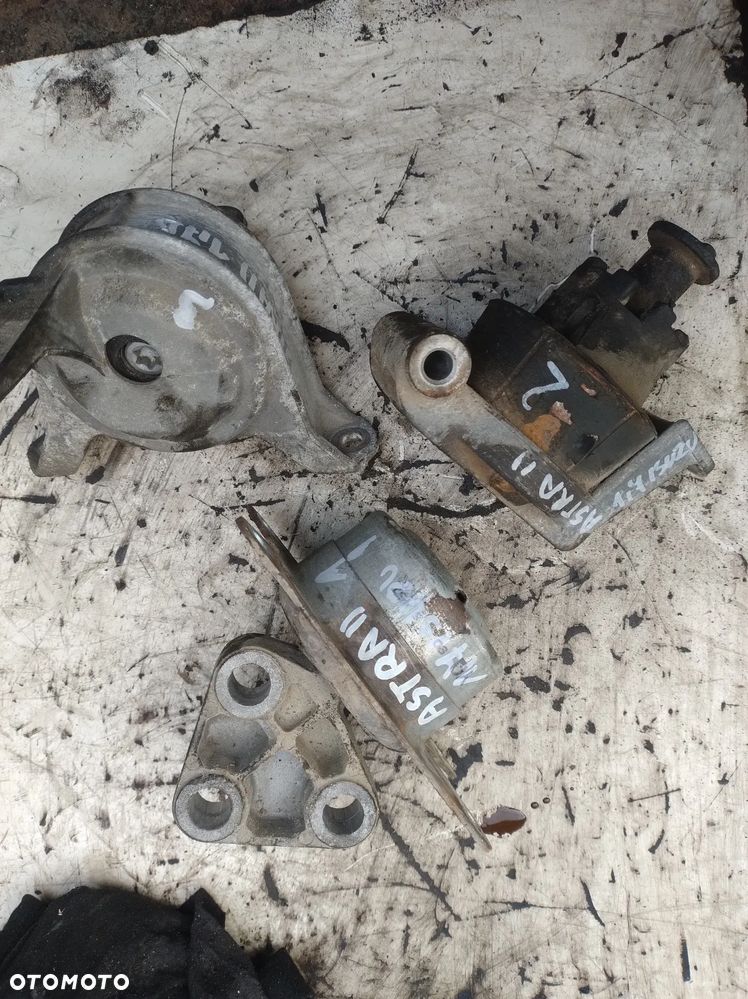 OPEL ASTRA II 1,7d lapa poduszka silnika skrzyni biegów Y17DT - 1