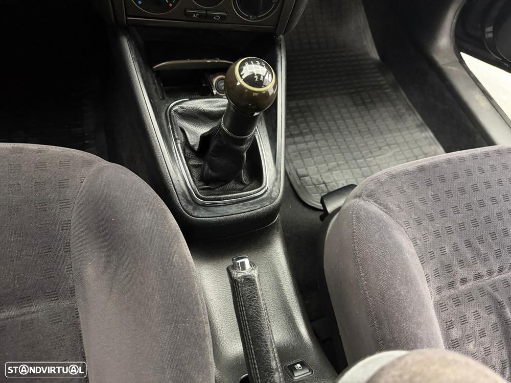 VW Bora 1.9 TDi Confortline - 11