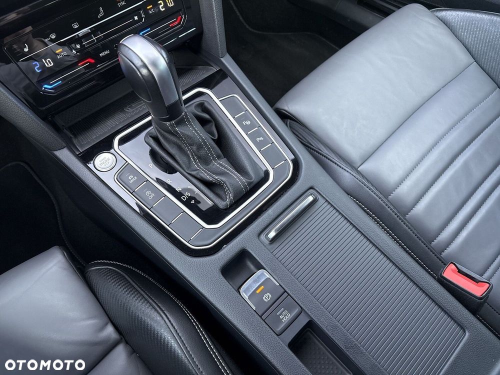 Volkswagen Passat - 31