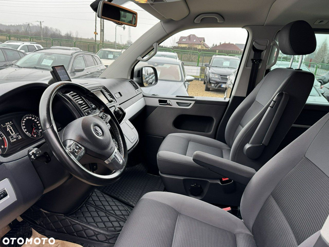 Volkswagen Multivan - 12