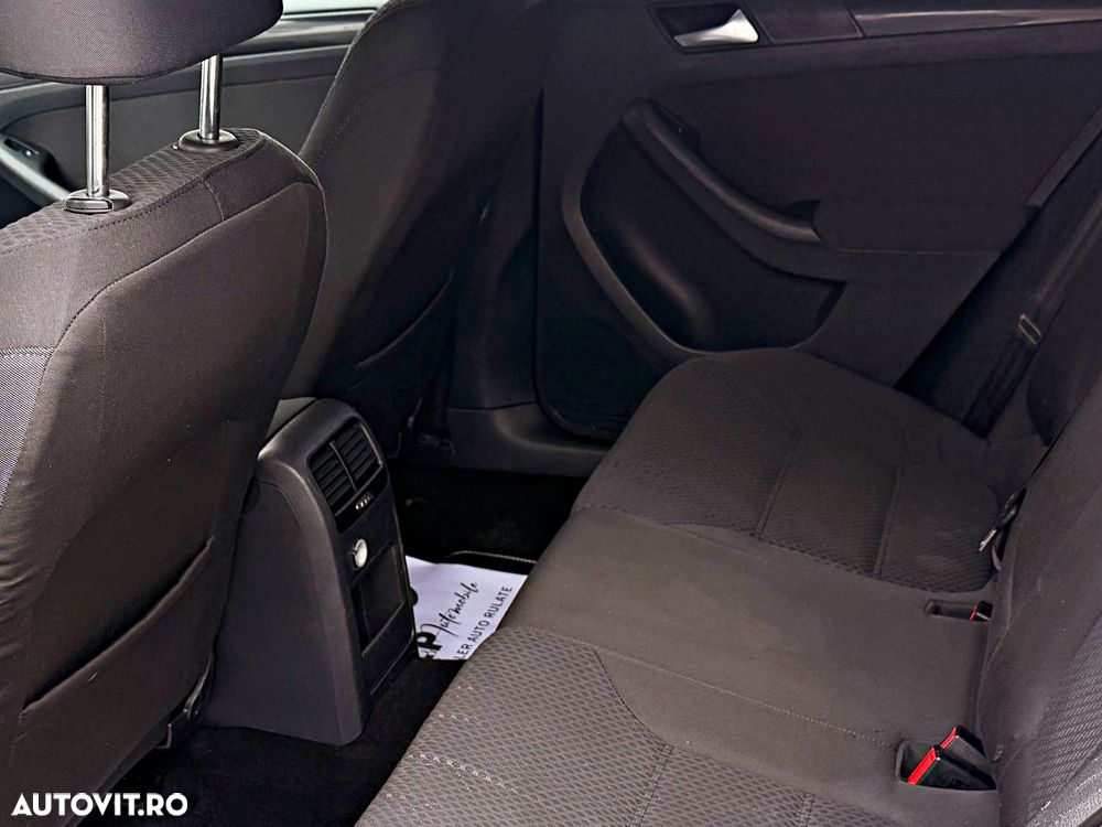 Volkswagen Jetta 1.6 TDI Comfortline - 14