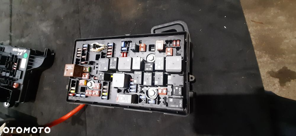 OPEL INSYGNIA A Sterownik silnika 1.8 A18XER 12654172 abjt Moduł komfortu 13586585 F00HJ1010 Moduł rec 22737768 00 avk Moduł komory silnika Skrzynka bezpieczników 13275874 ma Sterownik poduszek powietrznych srs 13589833 Skrzynka bezpieczników 13222786 - 12