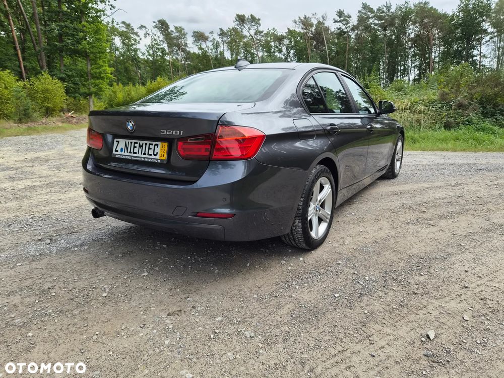 BMW Seria 3 320i - 12