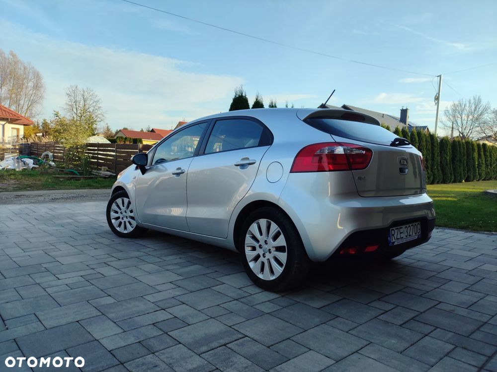 Kia Rio 1.4 L - 3