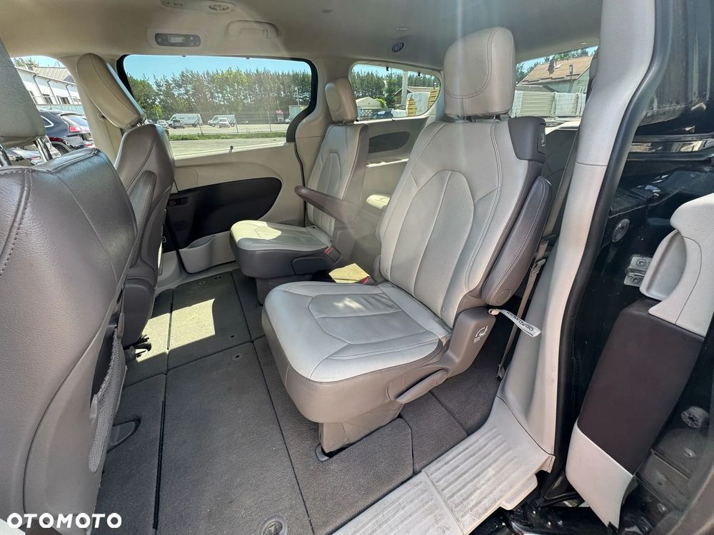 Chrysler Pacifica - 17
