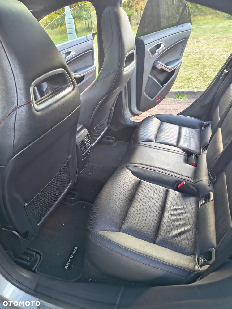 Mercedes-Benz CLA 250 4-Matic AMG Line - 11
