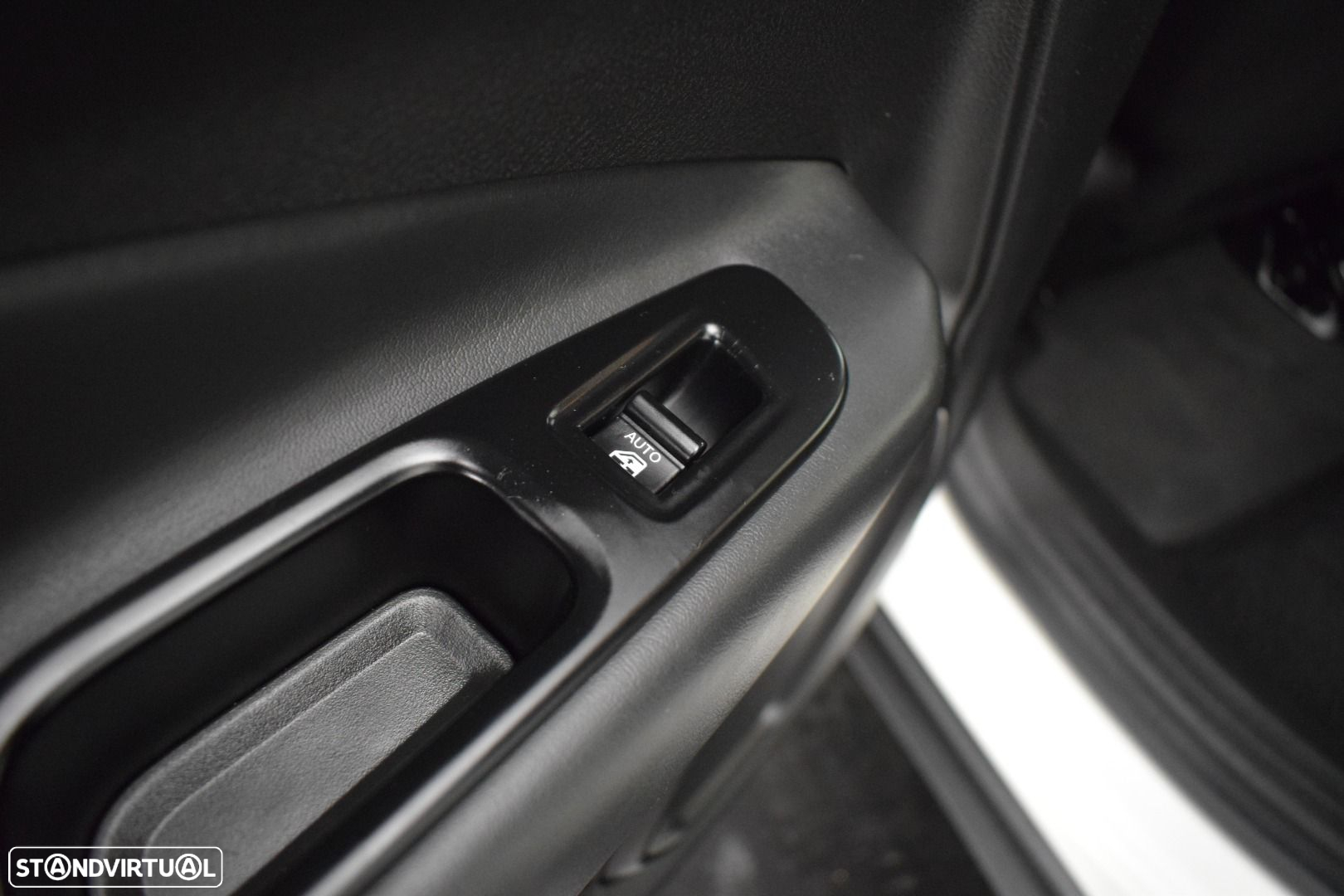 Jeep Renegade 1.6 MJD Limited - 23