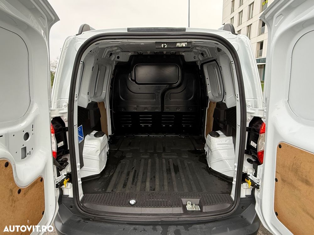 Ford Transit Courier - 9
