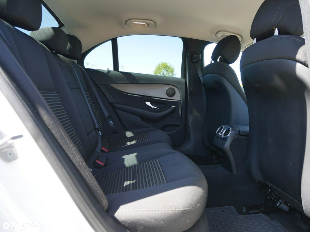 Mercedes-Benz Klasa E 220 d 9G-TRONIC - 27