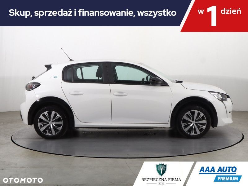 Peugeot 208 - 8