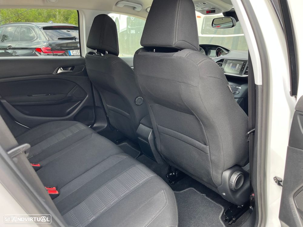Peugeot 308 SW 1.2 PureTech Allure - 46