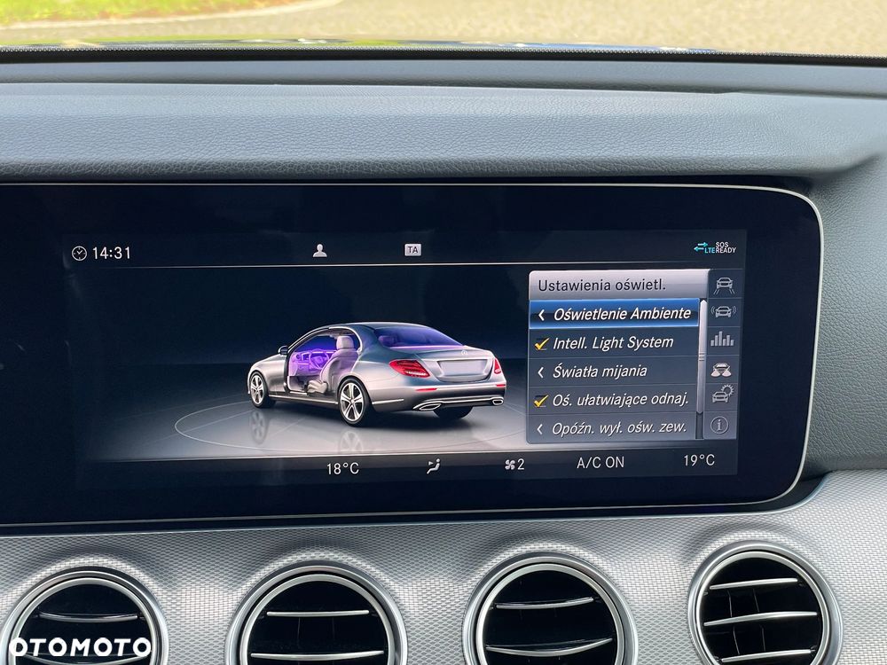 Mercedes-Benz Klasa E 220 d 4-Matic 9G-TRONIC - 24