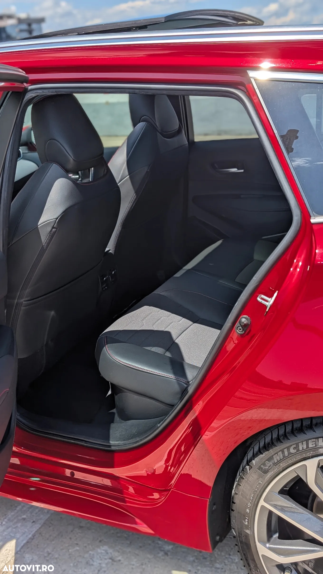 Toyota Corolla 2.0 HSD Exclusive Plus interior Negru - 13