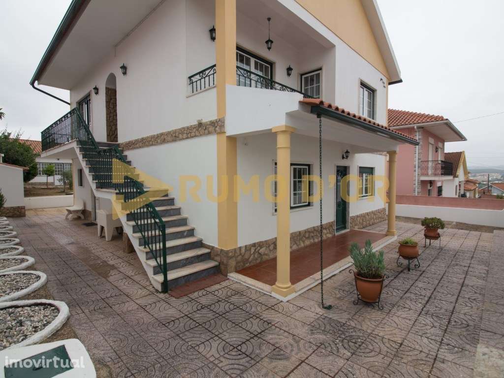 Moradia T3 com Anexo e Terreno de 600 m² na Abrigada - Grande imagem: 4/28