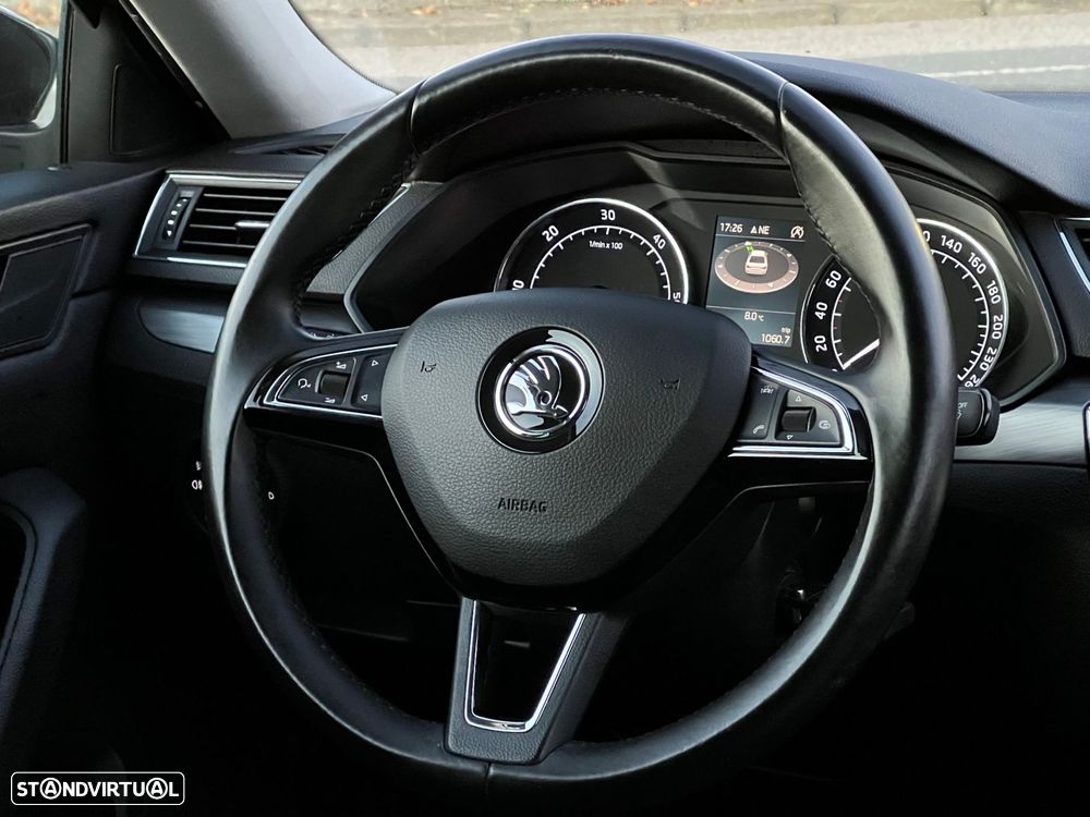 Skoda Superb 2.0 TDI Sportline - 26