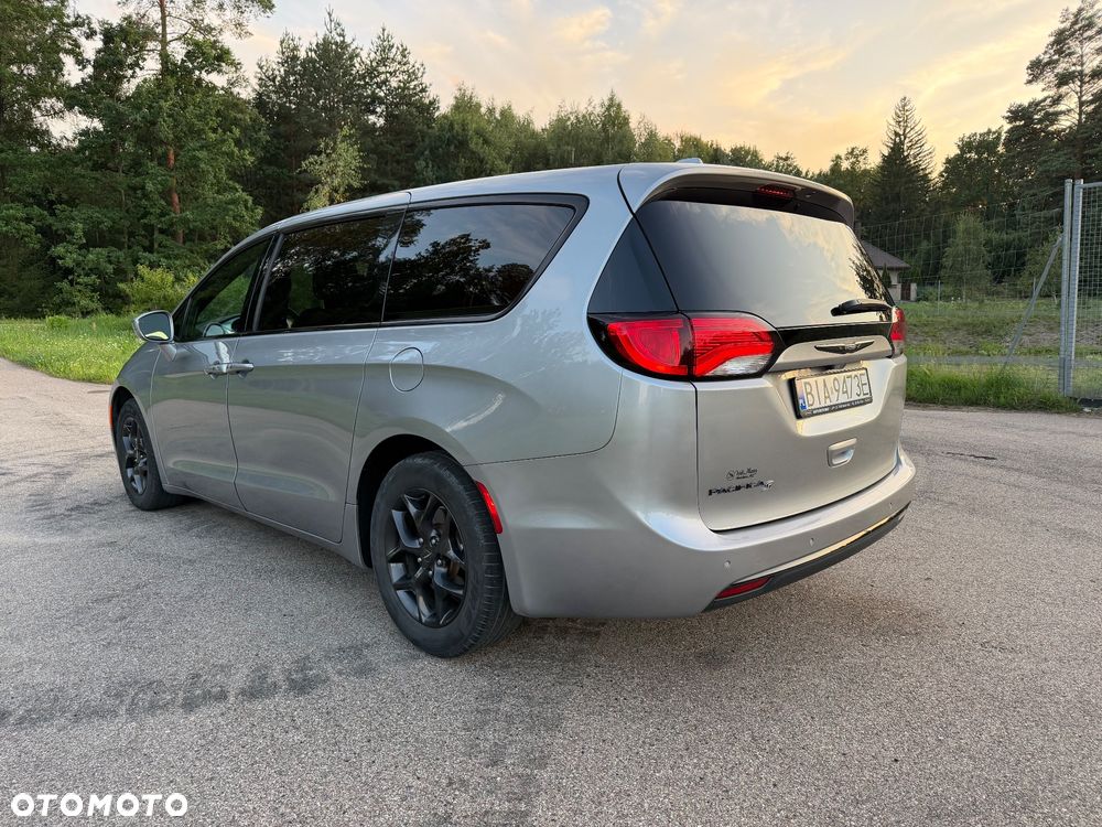 Chrysler Pacifica - 3