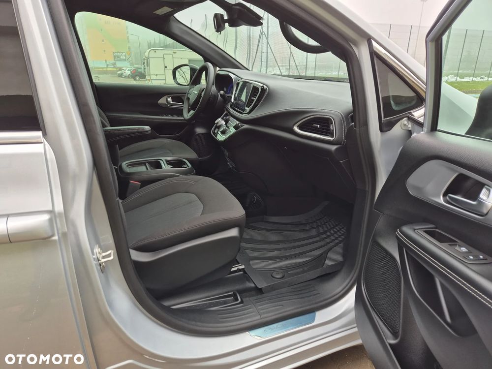 Chrysler Pacifica - 14