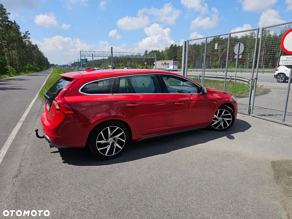 Volvo V60 T6 AWD R-Design - 1