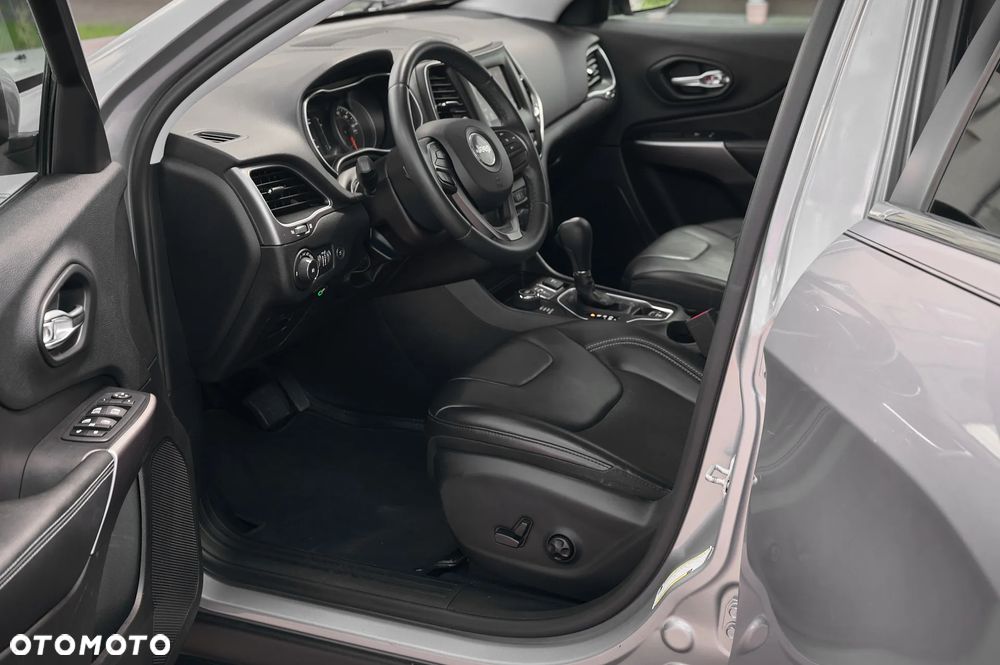 Jeep Cherokee - 16