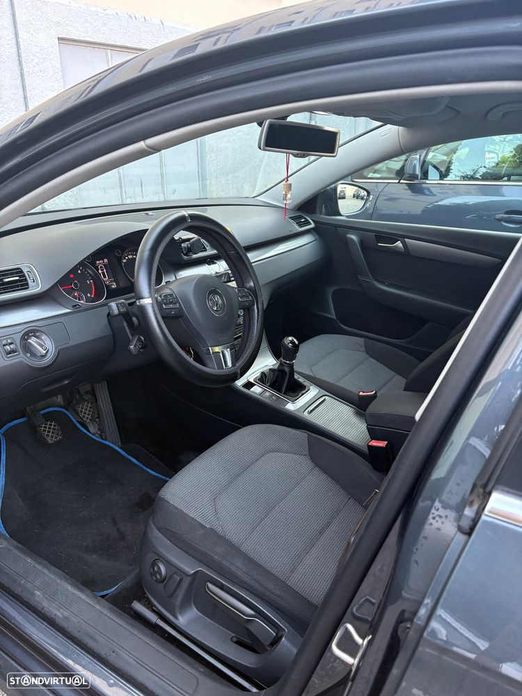 VW Passat Variant 1.6 TDI DPF BlueMotion Comfortline - 9