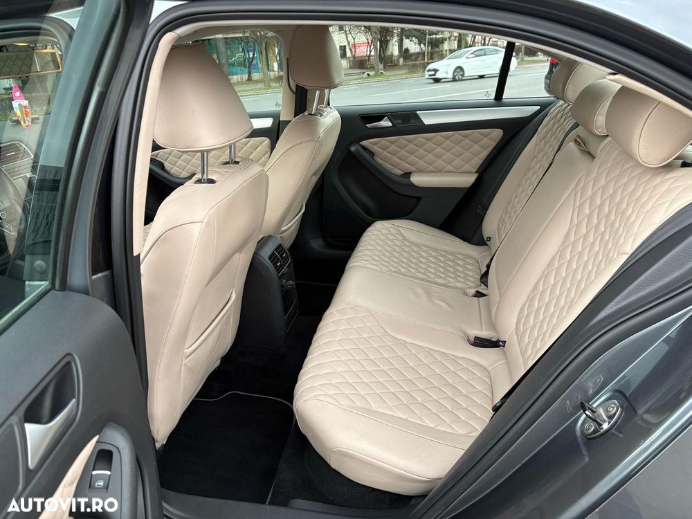 Volkswagen Jetta - 9